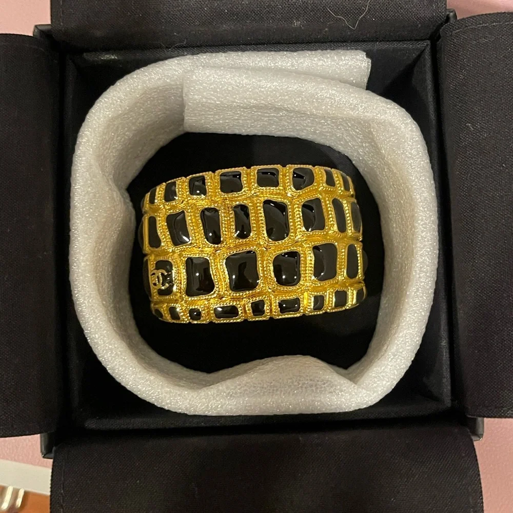🖤Gorgeous Chanel Egyptian Resin Bracelt🖤 - Picture 7 of 7